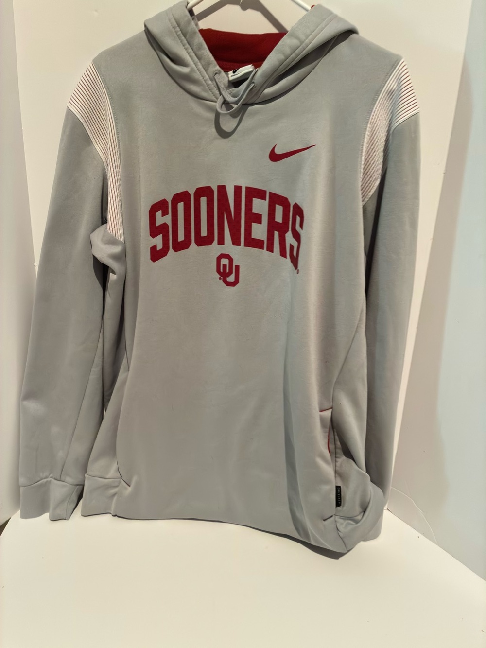 Nike Oklahoma Sooners Gray & Red Hoodie Size Large-Therma-Fit